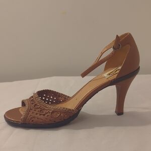 Sophisticated Brown Leather Heels with Woven Detailing